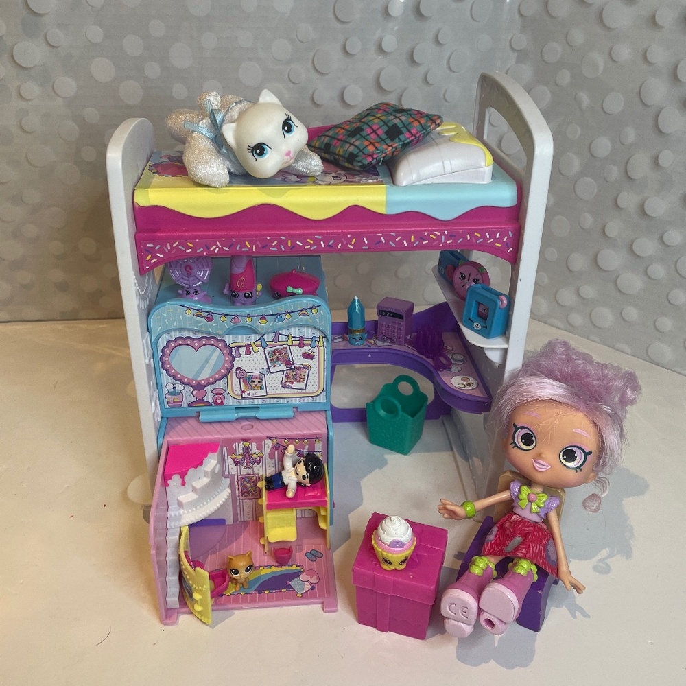 👀2/$20- Shopkins Lil Secrets 🛌🌈Bedroom Hideaway with Pommie Shoppie doll